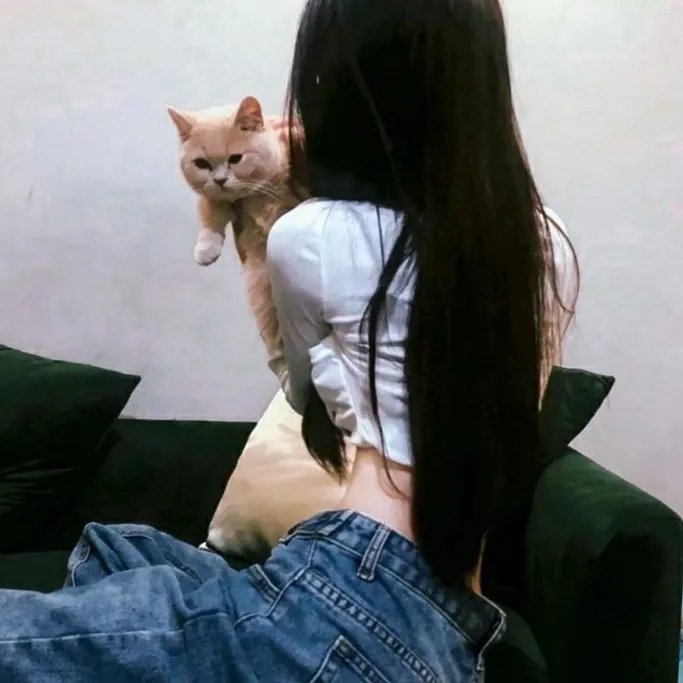 追梦的黎族女娃娃